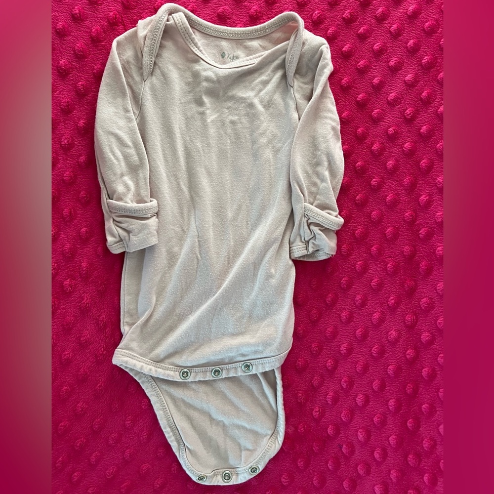 KYTE BABY Soft Bamboo Rayon Long Sleeve Unisex Bodysuit - Light Pink - 0-3 Month